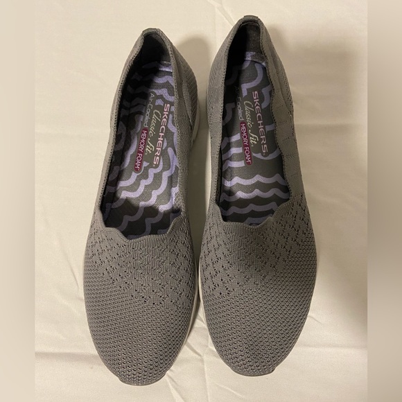 Skechers Shoes - New Skechers Classic fit memory foam seager stat women’s slip on shoes size 9.5